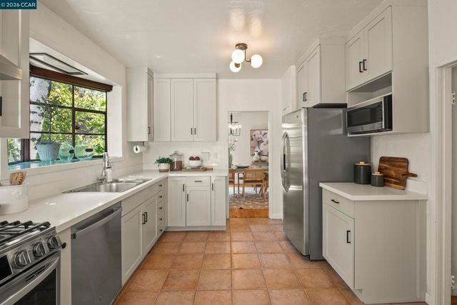 7 Las Mesas Path, Orinda, CA 94563