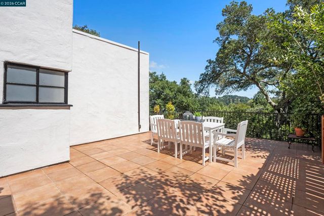 7 Las Mesas Path, Orinda, CA 94563