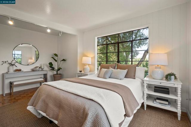 7 Las Mesas Path, Orinda, CA 94563