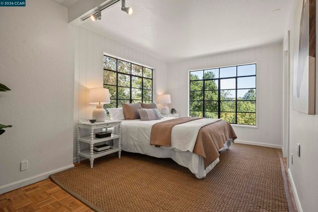 7 Las Mesas Path, Orinda, CA 94563