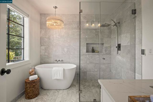 7 Las Mesas Path, Orinda, CA 94563