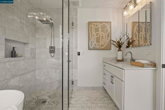 7 Las Mesas Path, Orinda, CA 94563