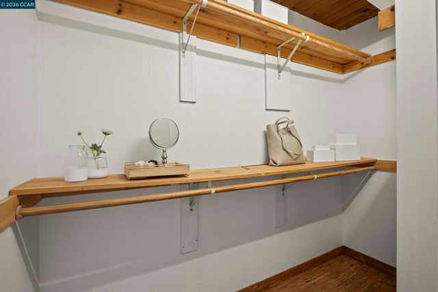 7 Las Mesas Path, Orinda, CA 94563