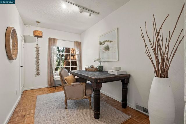 7 Las Mesas Path, Orinda, CA 94563