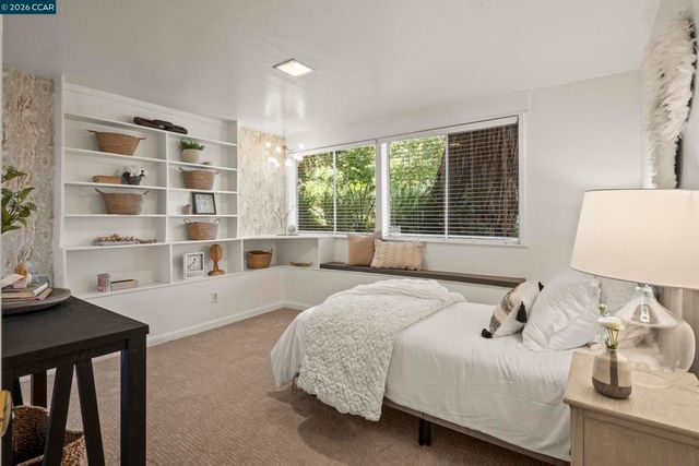 7 Las Mesas Path, Orinda, CA 94563