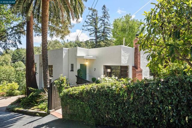 7 Las Mesas Path, Orinda, CA 94563