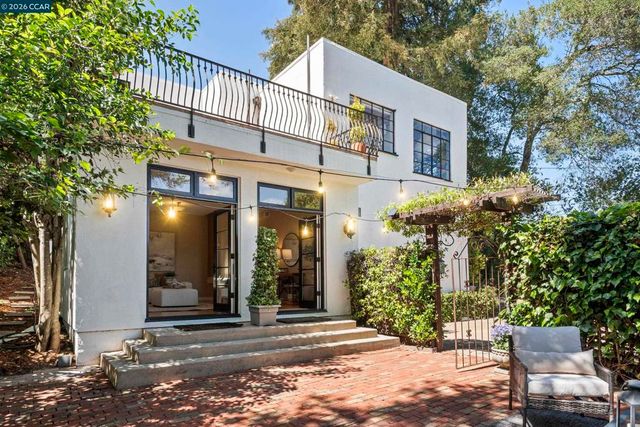 7 Las Mesas Path, Orinda, CA 94563