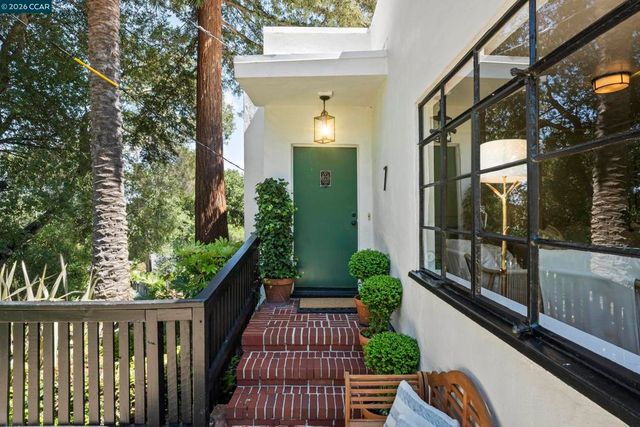 7 Las Mesas Path, Orinda, CA 94563