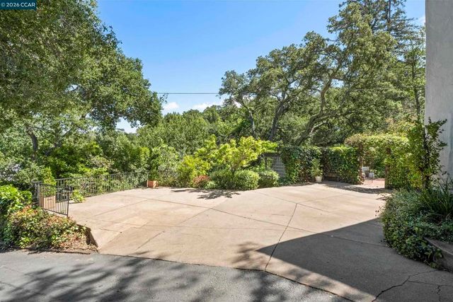 7 Las Mesas Path, Orinda, CA 94563