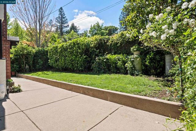 7 Las Mesas Path, Orinda, CA 94563