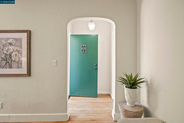 7 Las Mesas Path, Orinda, CA 94563