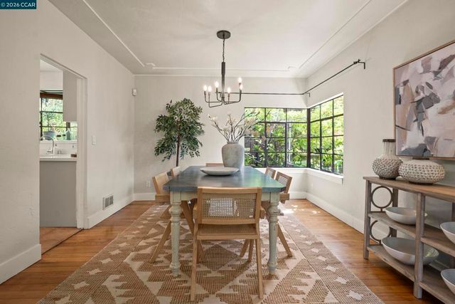 7 Las Mesas Path, Orinda, CA 94563