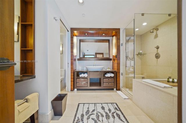 6801 Collins Ave 422, Miami Beach, FL 33141