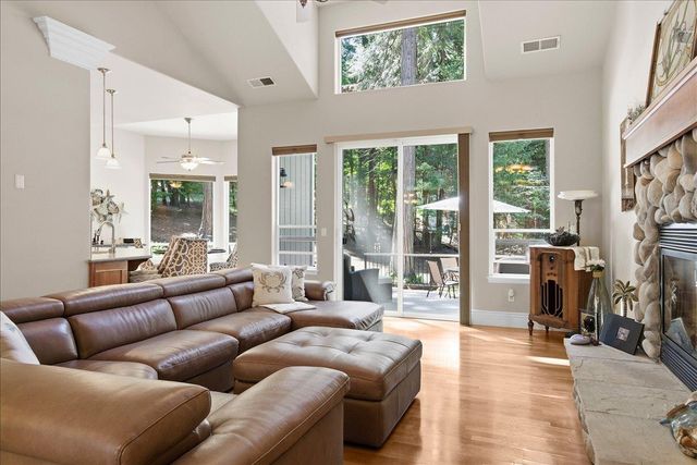 3086 Ridgecrest Way, Pollock Pines, CA 95726