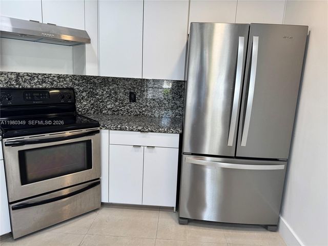 17340 NW 63rd Ave, Hialeah, FL 33015