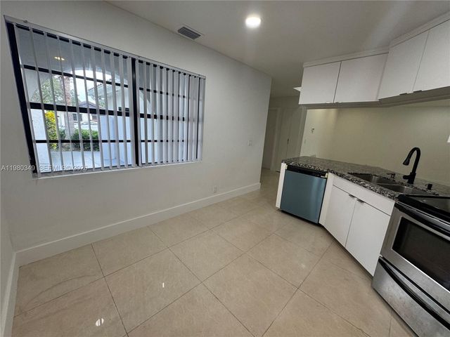 17340 NW 63rd Ave, Hialeah, FL 33015