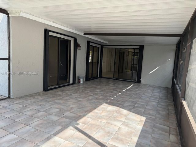 17340 NW 63rd Ave, Hialeah, FL 33015