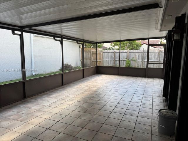 17340 NW 63rd Ave, Hialeah, FL 33015