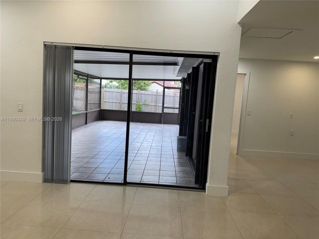 17340 NW 63rd Ave, Hialeah, FL 33015