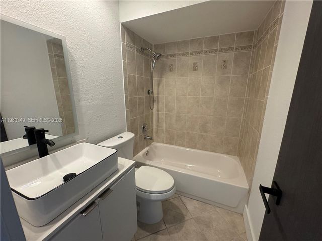 17340 NW 63rd Ave, Hialeah, FL 33015