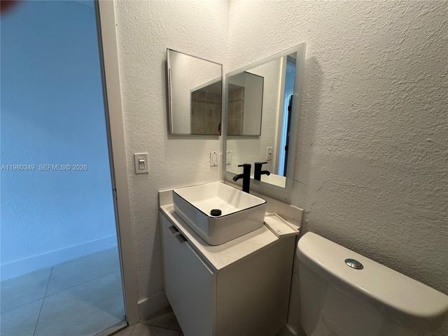 17340 NW 63rd Ave, Hialeah, FL 33015