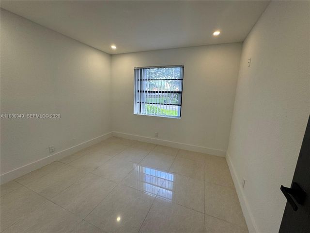 17340 NW 63rd Ave, Hialeah, FL 33015