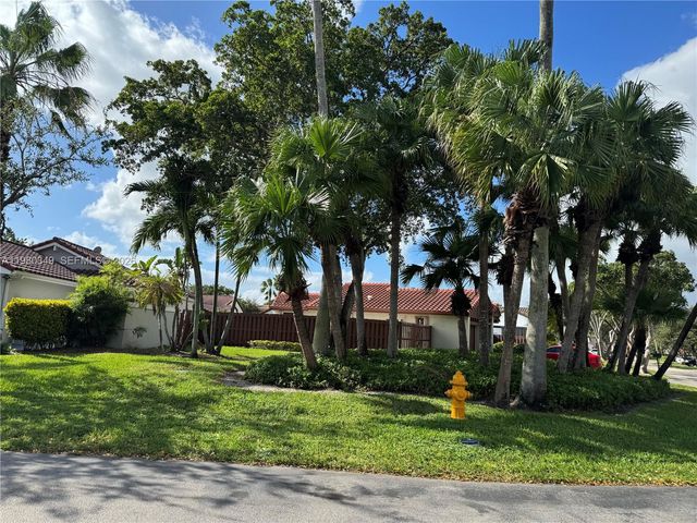 17340 NW 63rd Ave, Hialeah, FL 33015