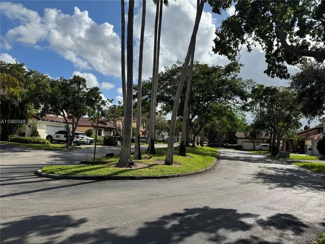 17340 NW 63rd Ave, Hialeah, FL 33015