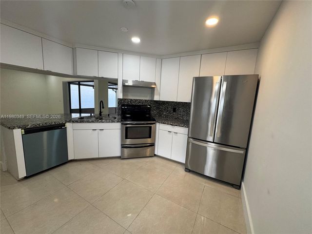 17340 NW 63rd Ave, Hialeah, FL 33015