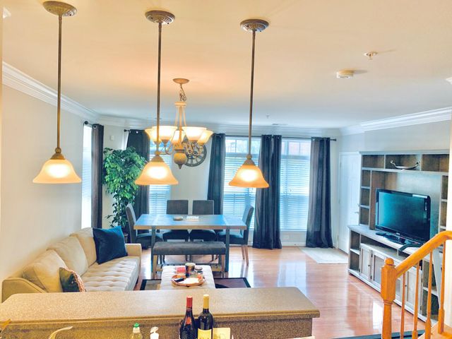 19251 HARLOW SQ, Leesburg, VA 20176