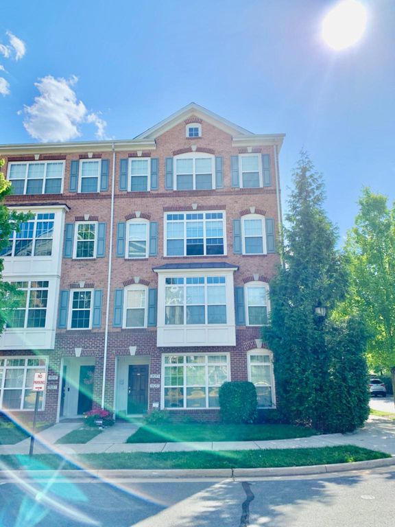 19251 HARLOW SQ, Leesburg, VA 20176