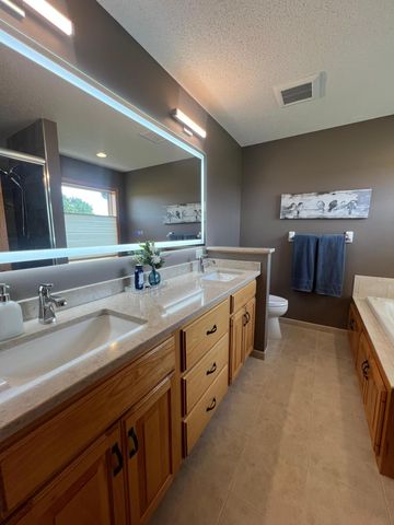 20585 Islandview Circle, Lakeville, MN 55044