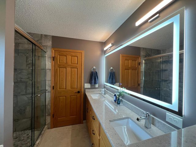 20585 Islandview Circle, Lakeville, MN 55044