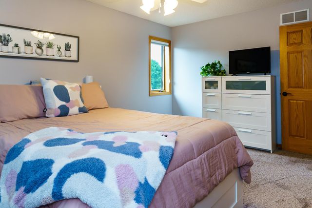 20585 Islandview Circle, Lakeville, MN 55044