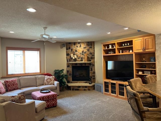 20585 Islandview Circle, Lakeville, MN 55044