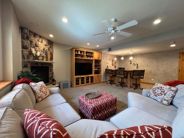 20585 Islandview Circle, Lakeville, MN 55044