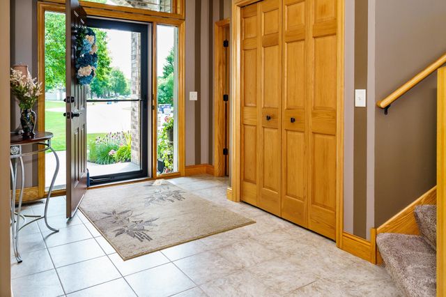 20585 Islandview Circle, Lakeville, MN 55044