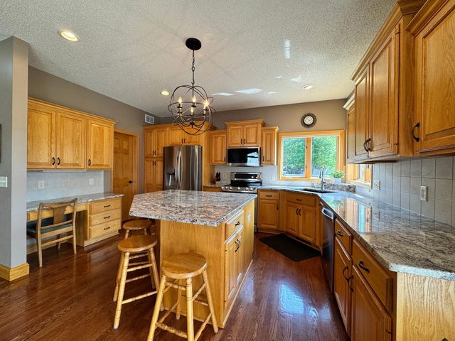 20585 Islandview Circle, Lakeville, MN 55044