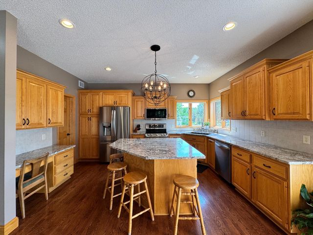 20585 Islandview Circle, Lakeville, MN 55044