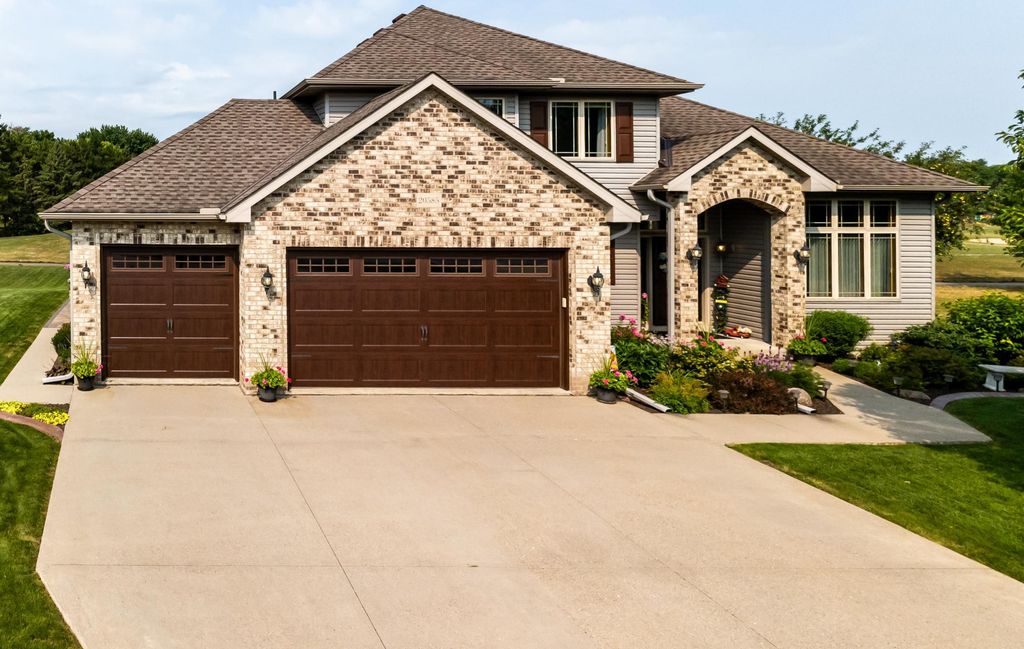 20585 Islandview Circle, Lakeville, MN 55044