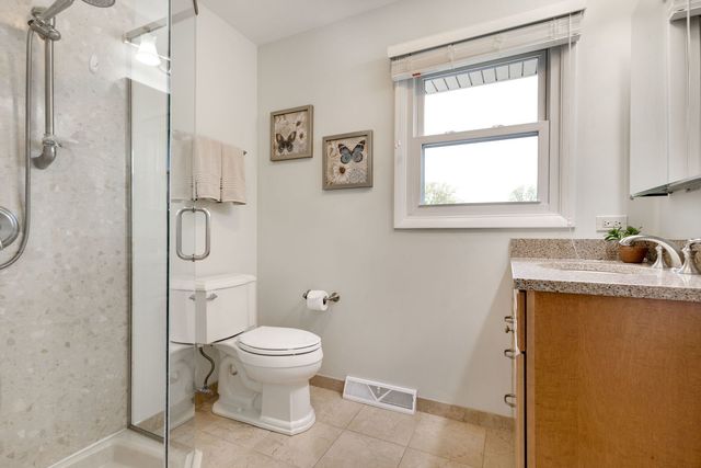900 Dearborn Circle, Carol Stream, IL 60188