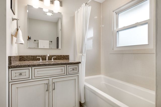 900 Dearborn Circle, Carol Stream, IL 60188