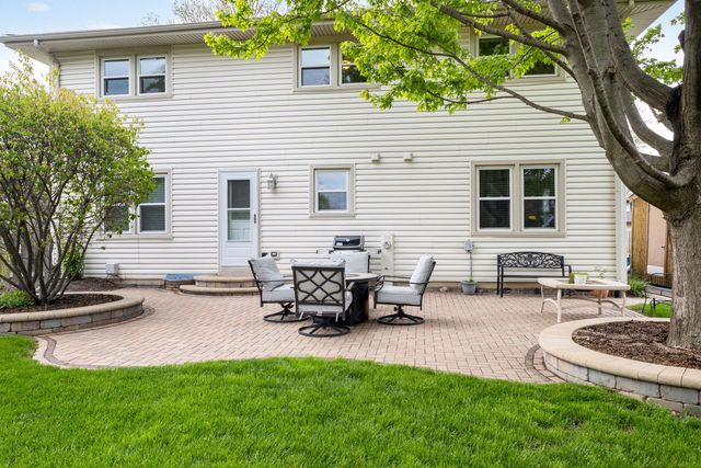 900 Dearborn Circle, Carol Stream, IL 60188