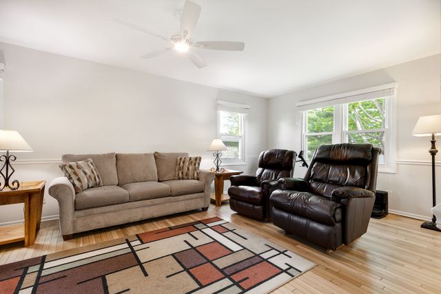 900 Dearborn Circle, Carol Stream, IL 60188