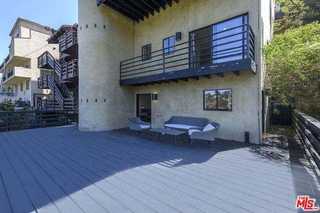 8581 Cole Crest Drive, Los Angeles, CA 90046