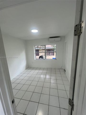 2560 WILMINGTON ST 2, Opa-locka, FL 33054