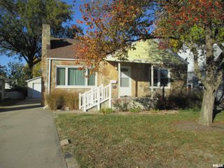 2211 W CLARKE Avenue, West Peoria, IL 61604