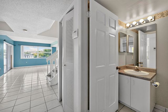 3291 NW 44th Street 2, Oakland Park, FL 33309