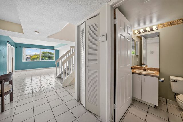 3291 NW 44th Street 2, Oakland Park, FL 33309
