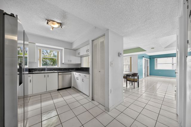 3291 NW 44th Street 2, Oakland Park, FL 33309